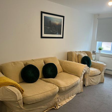Village House St Mellons - Close To A48 And M4 Cardiff Eksteriør bilde