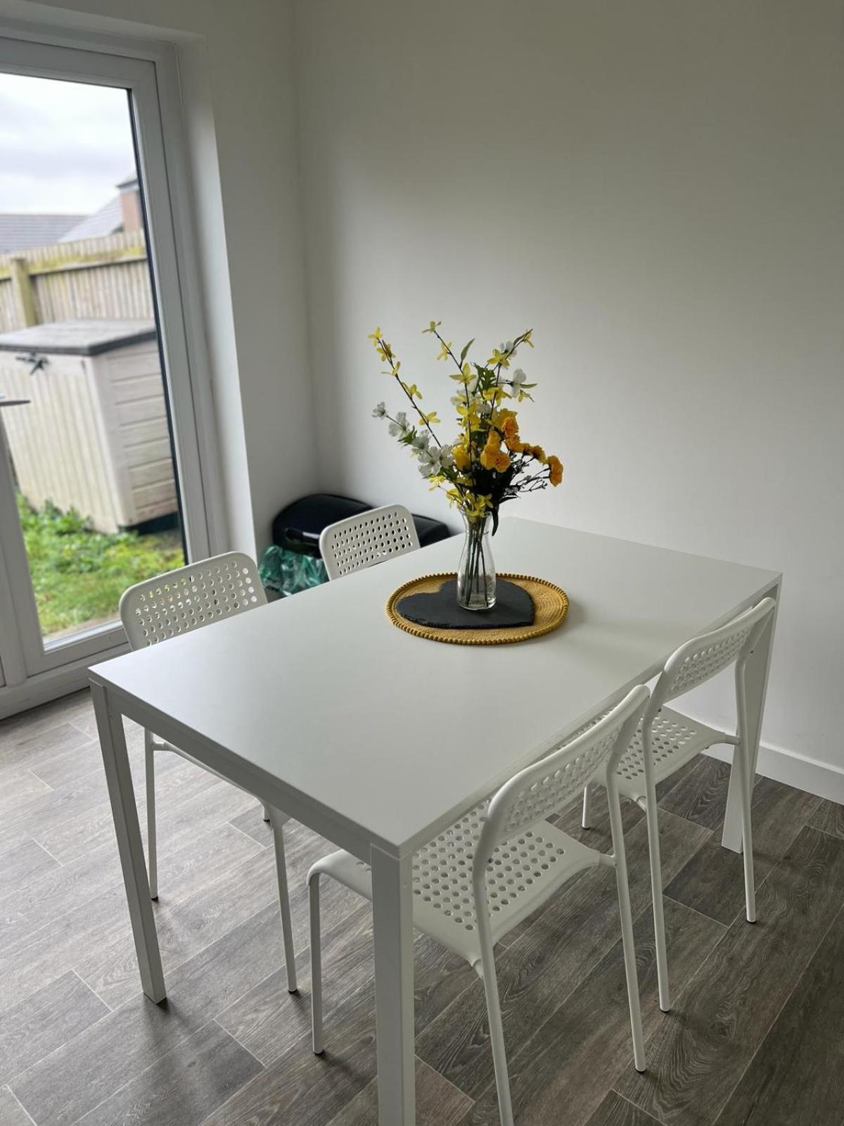 Village House St Mellons - Close To A48 And M4 Cardiff Eksteriør bilde